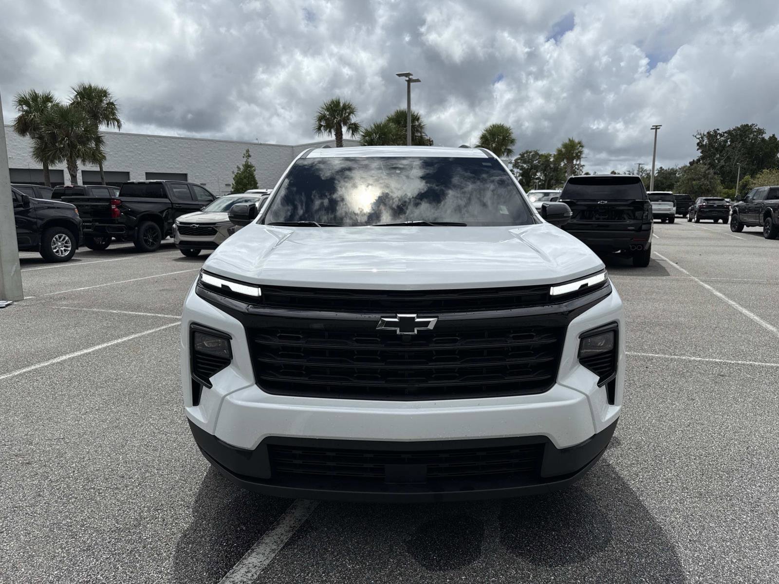 2025 Chevrolet Traverse photo 8