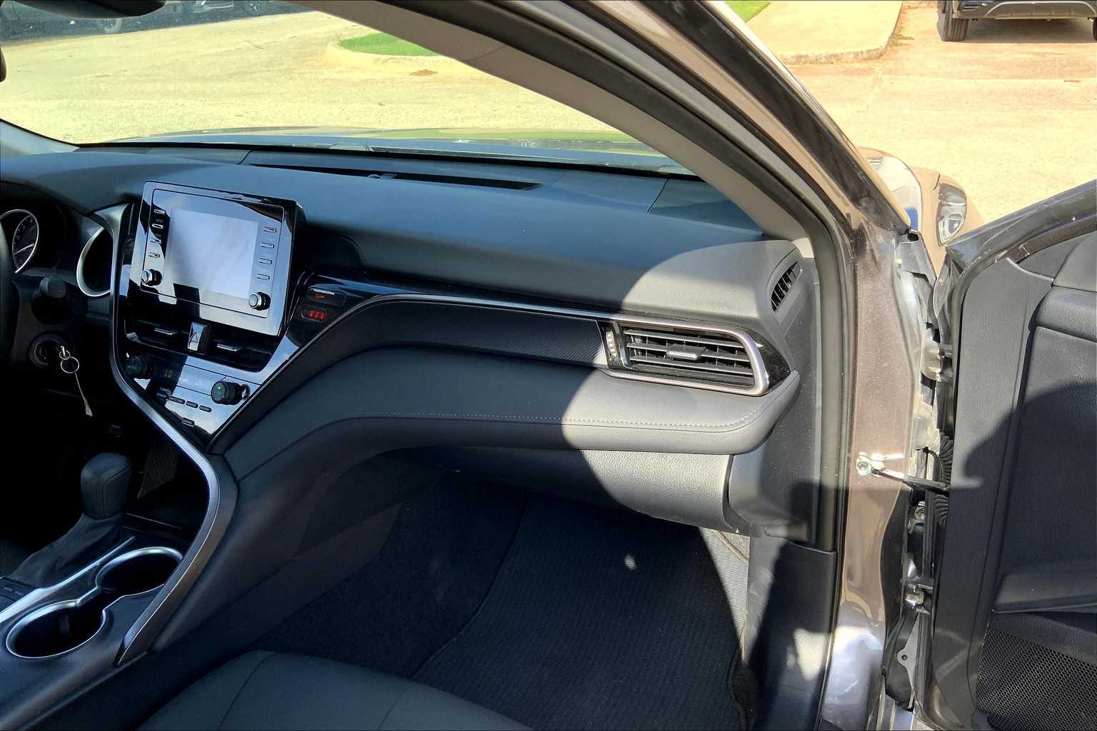 2024 Toyota Camry LE photo 15