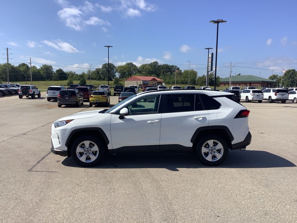 2020 Toyota RAV4 XLE photo 5