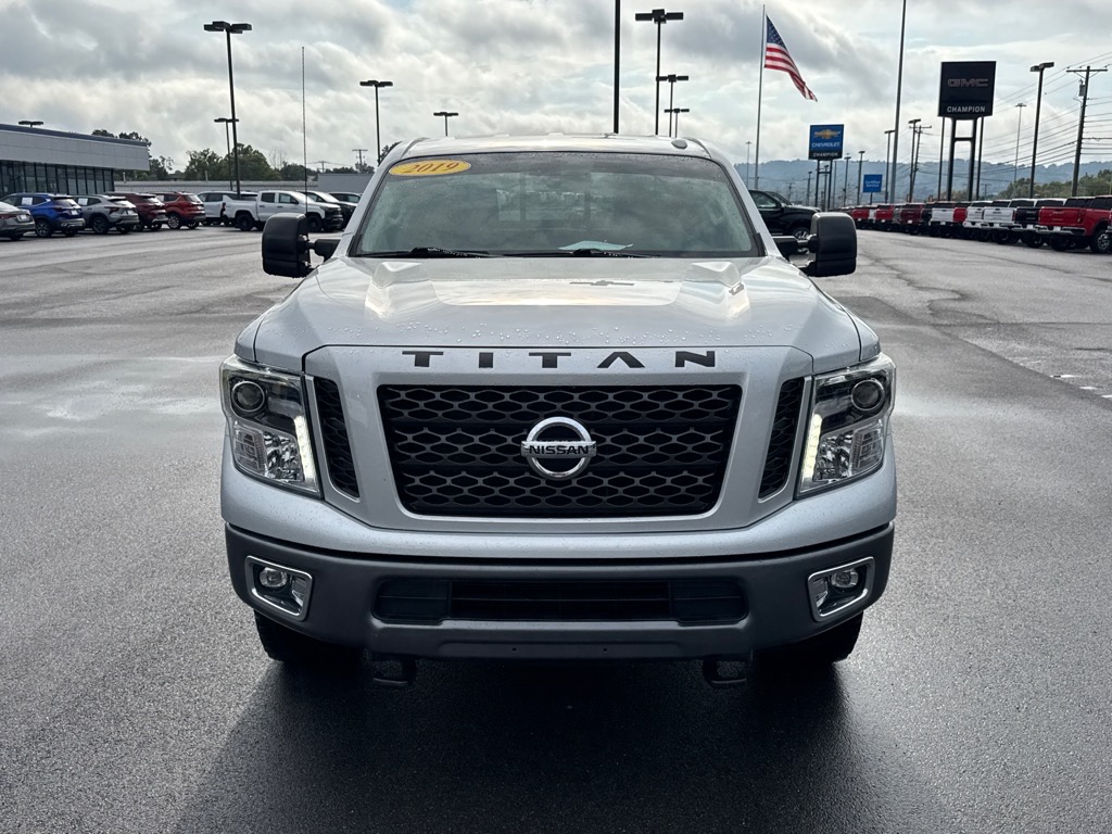 2019 Nissan Titan PRO-4X Crew Cab photo 8