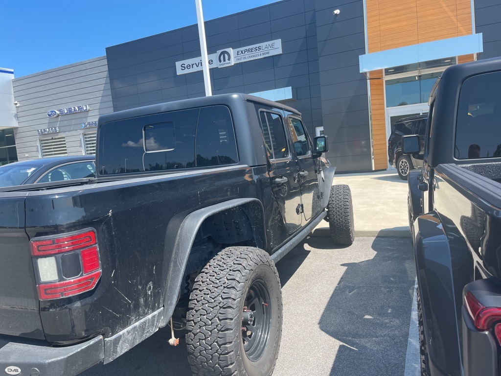 2021 Jeep Gladiator Willys photo 2