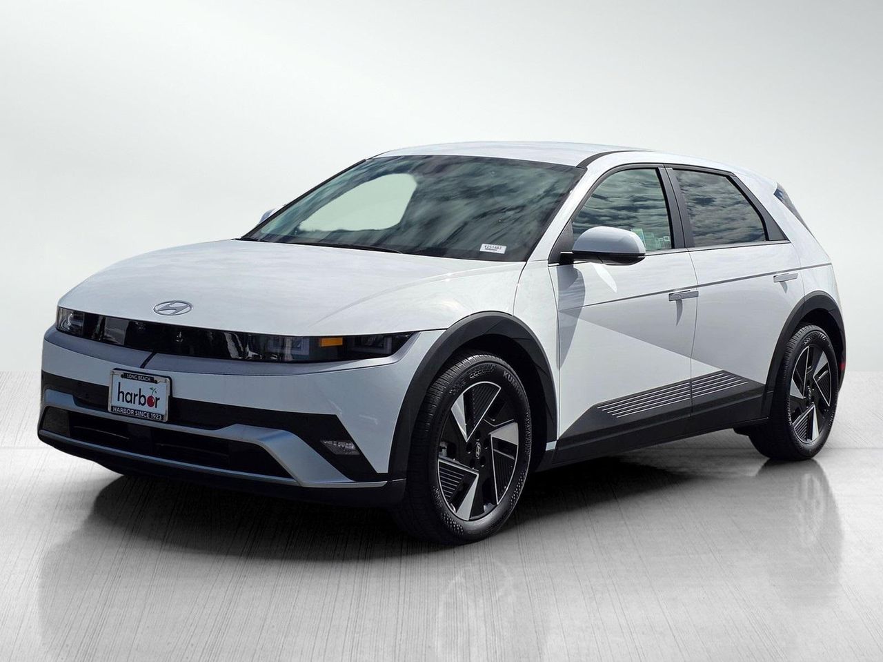 2025 Hyundai Ioniq 5 SE Standard Range photo 3