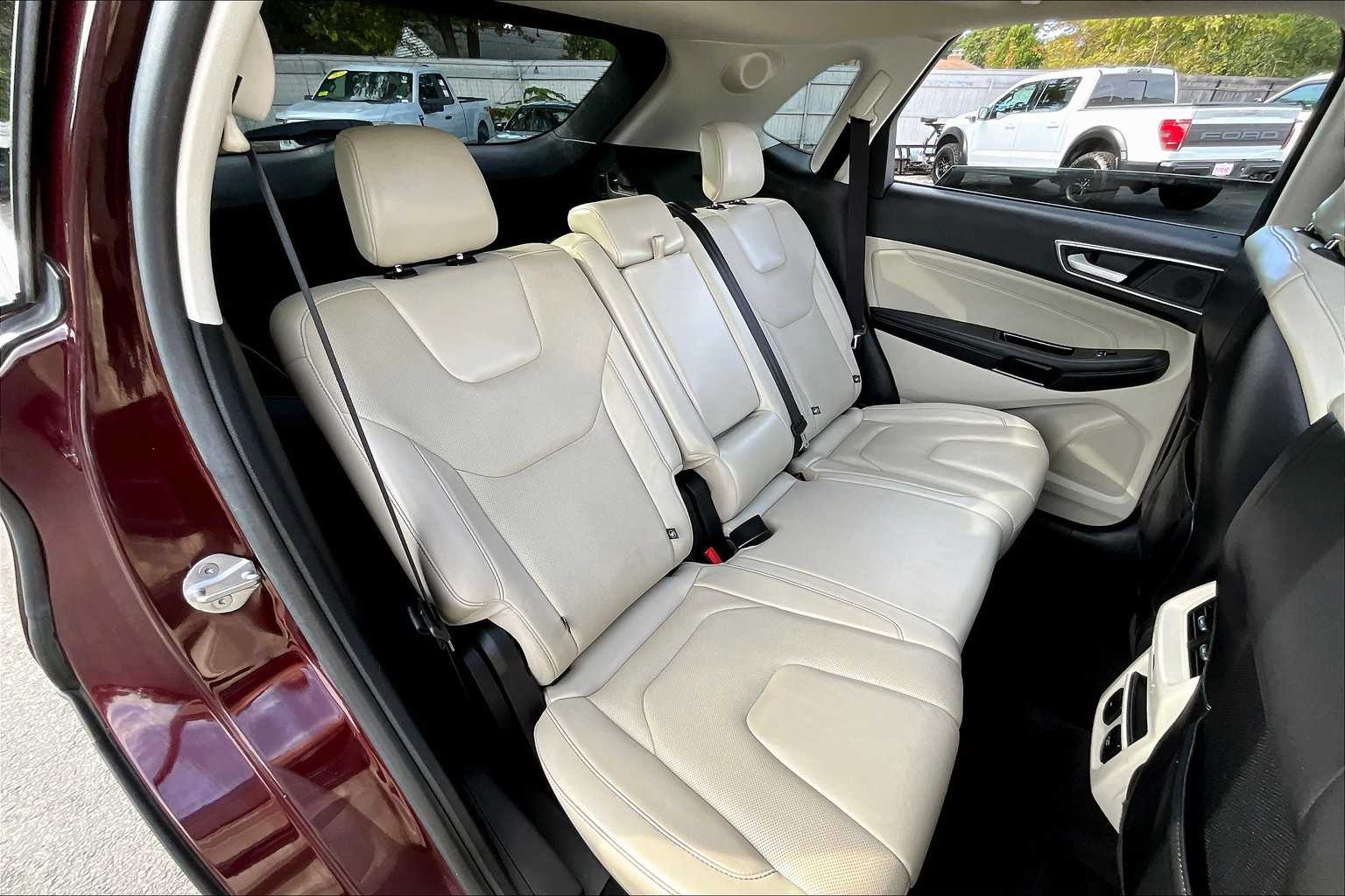 2019 Ford Edge Titanium photo 19