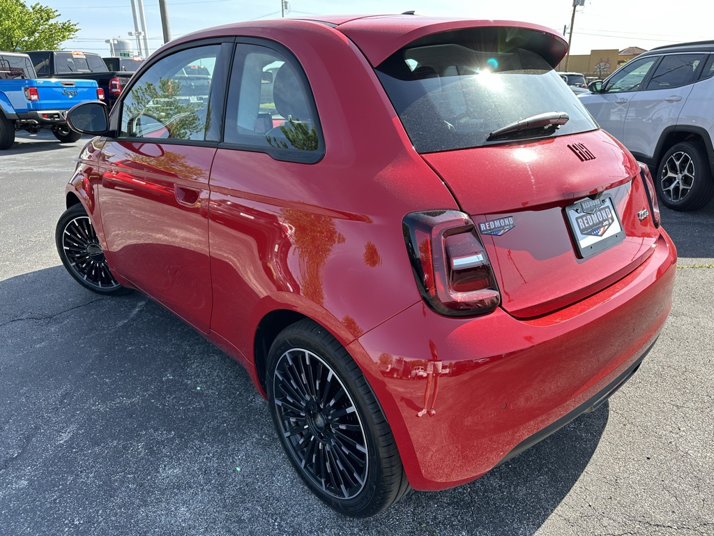 2024 Fiat 500e Red photo 5