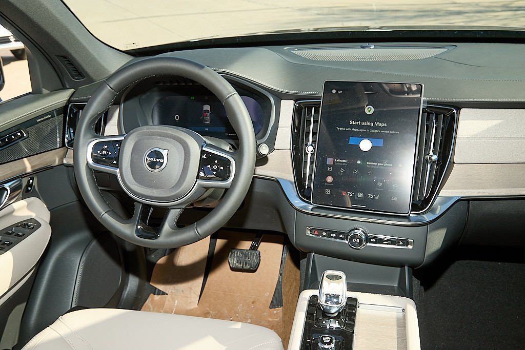 2026 VOLVO XC90 - Image 25