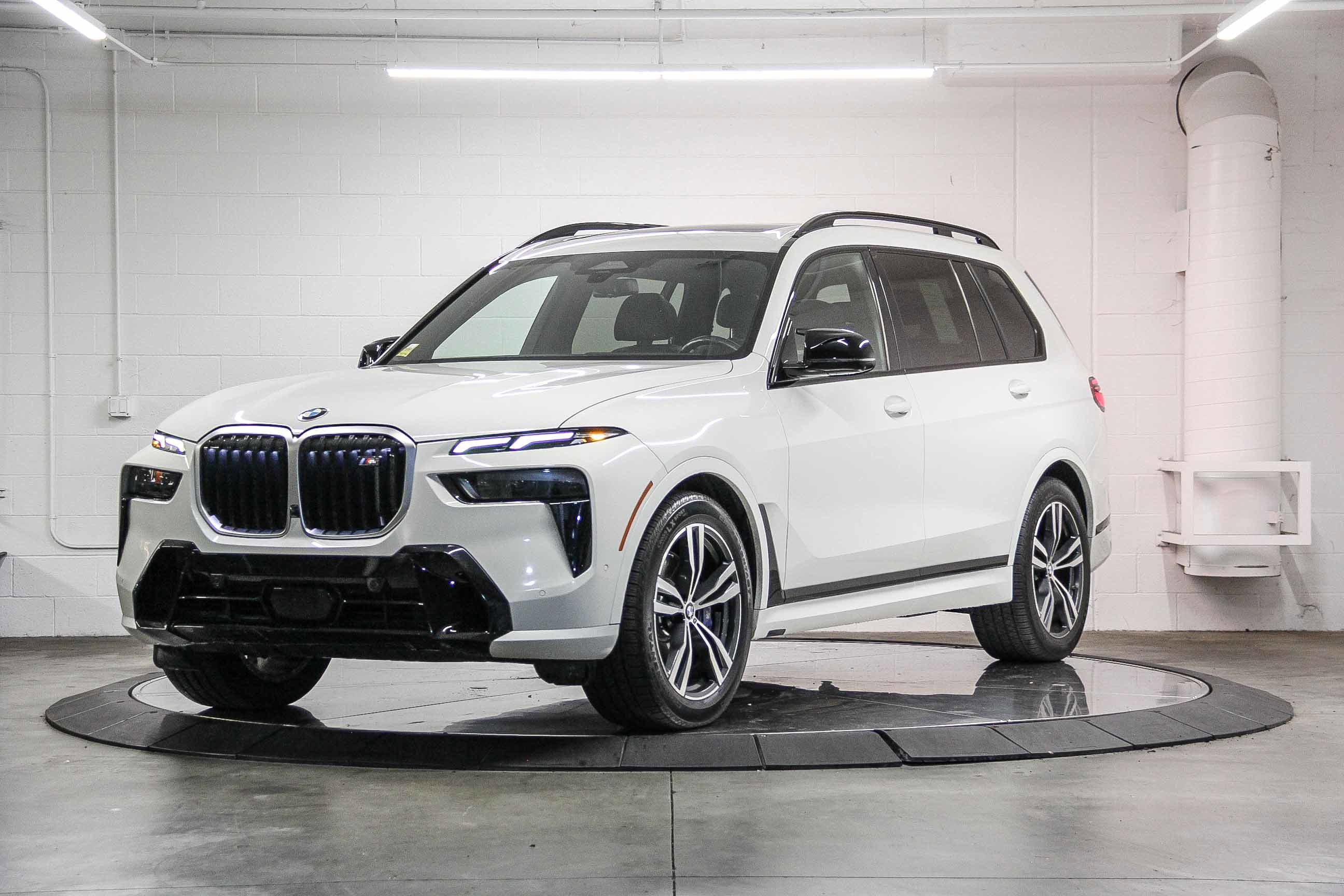 2023 Bmw X7 M60i photo 3