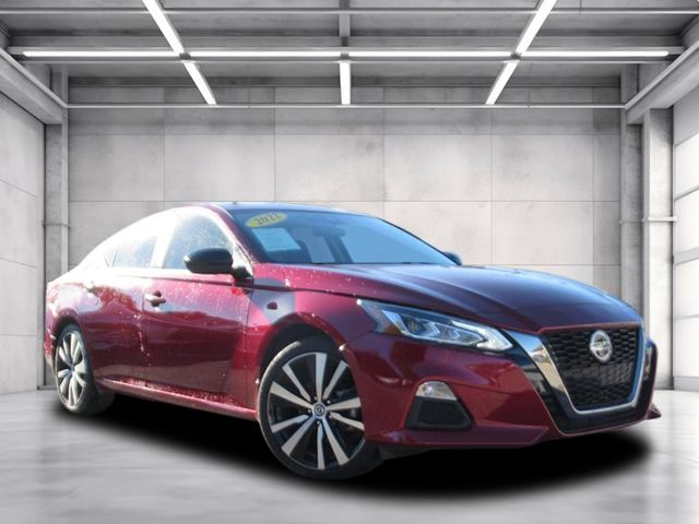 2022 Nissan Altima SR's photo