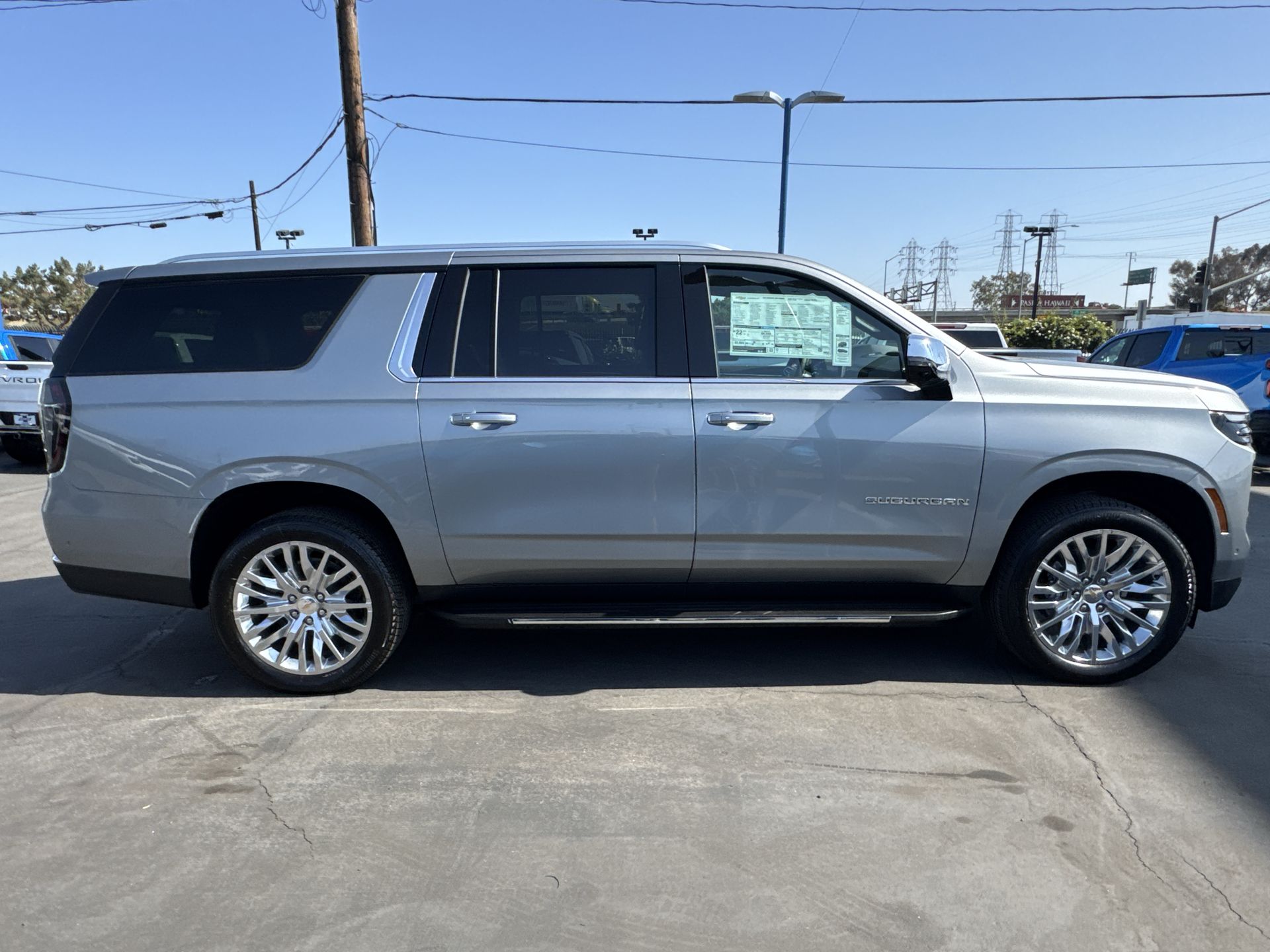 2025 Chevrolet Suburban Premier photo 4