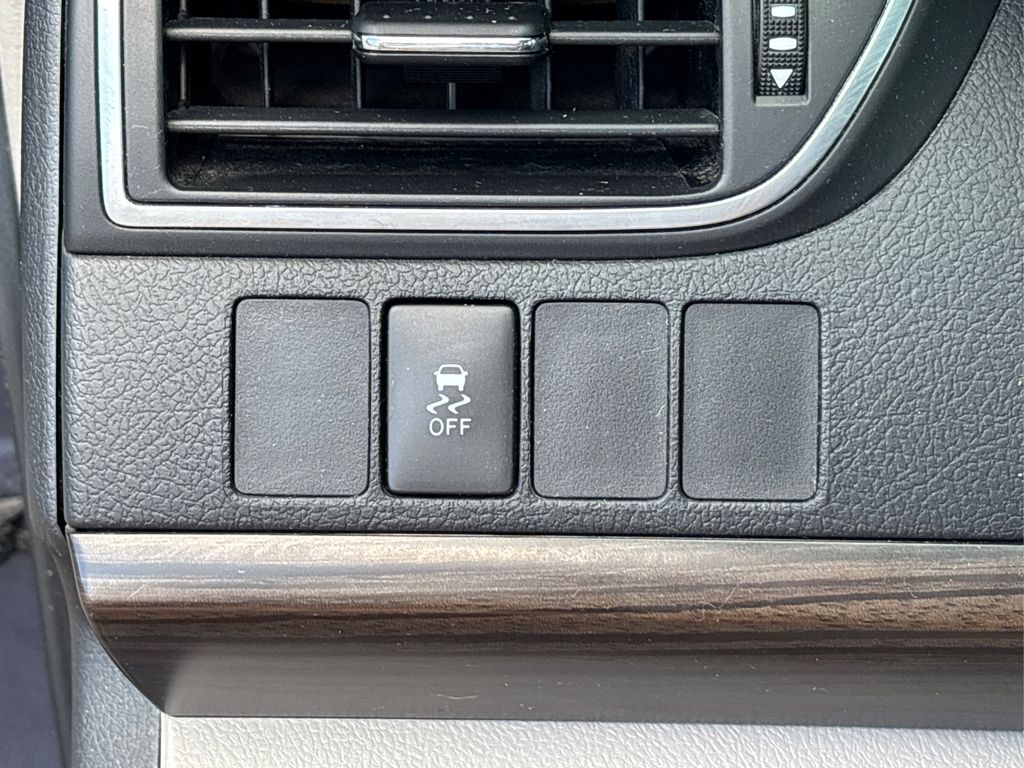 2016 Toyota Camry LE photo 27