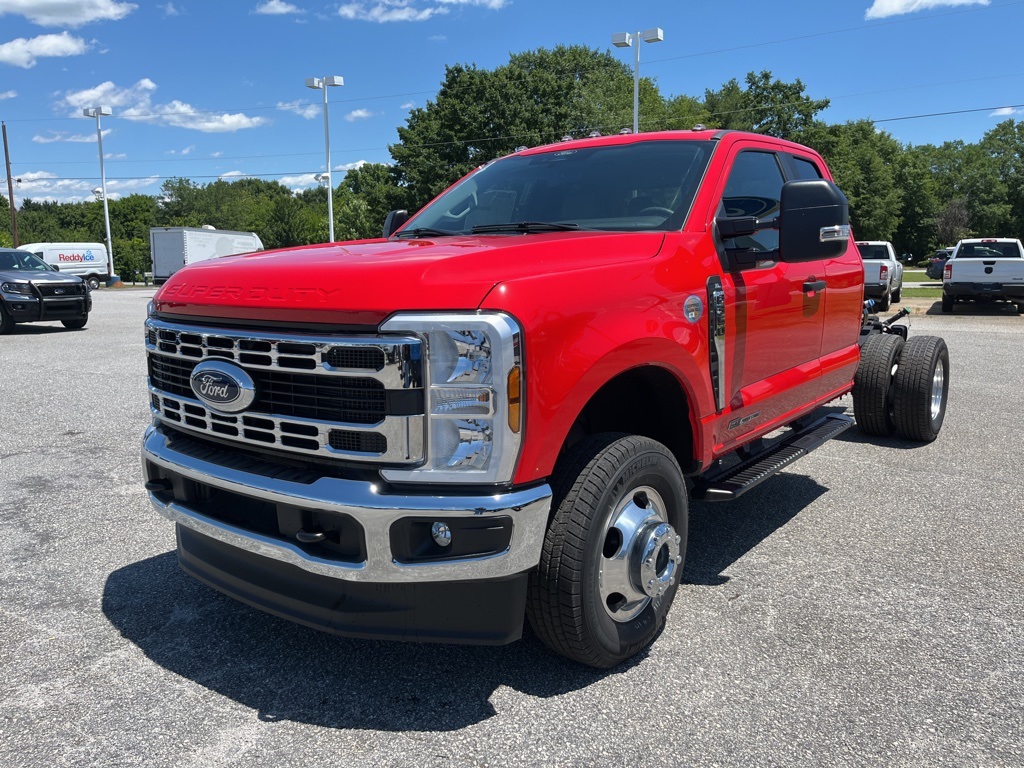 2024 Ford F-350 Super Duty Chassis Cab XL's photo