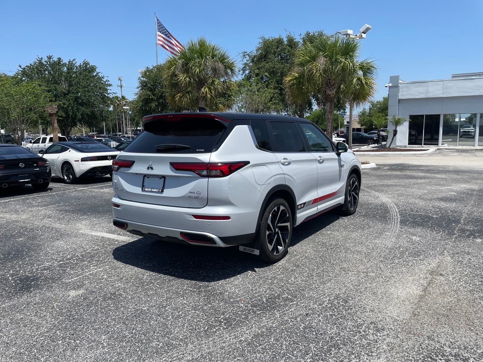 2024 Mitsubishi Outlander PHEV SE Ralliart photo 3