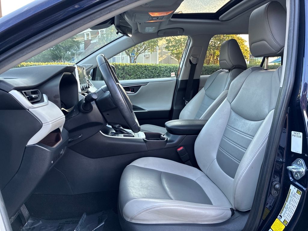 2021 Toyota RAV4 Limited photo 8