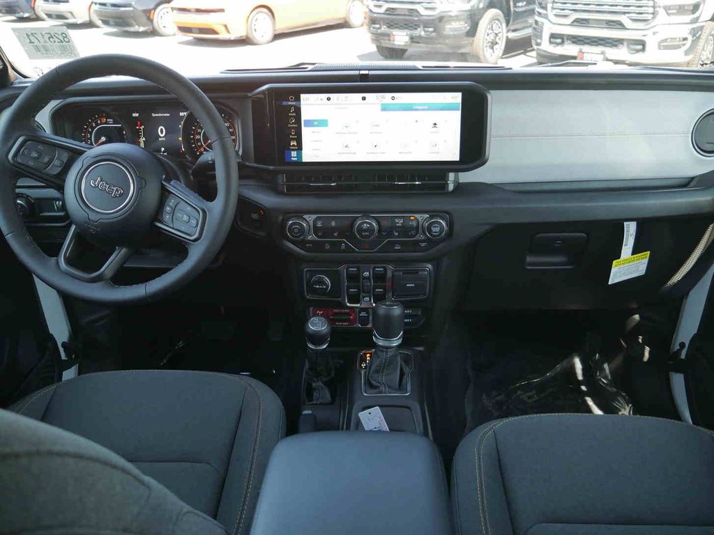 2025 Jeep Gladiator Willys photo 4