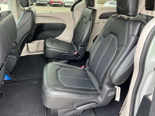 2024 Chrysler Pacifica Touring L photo 11