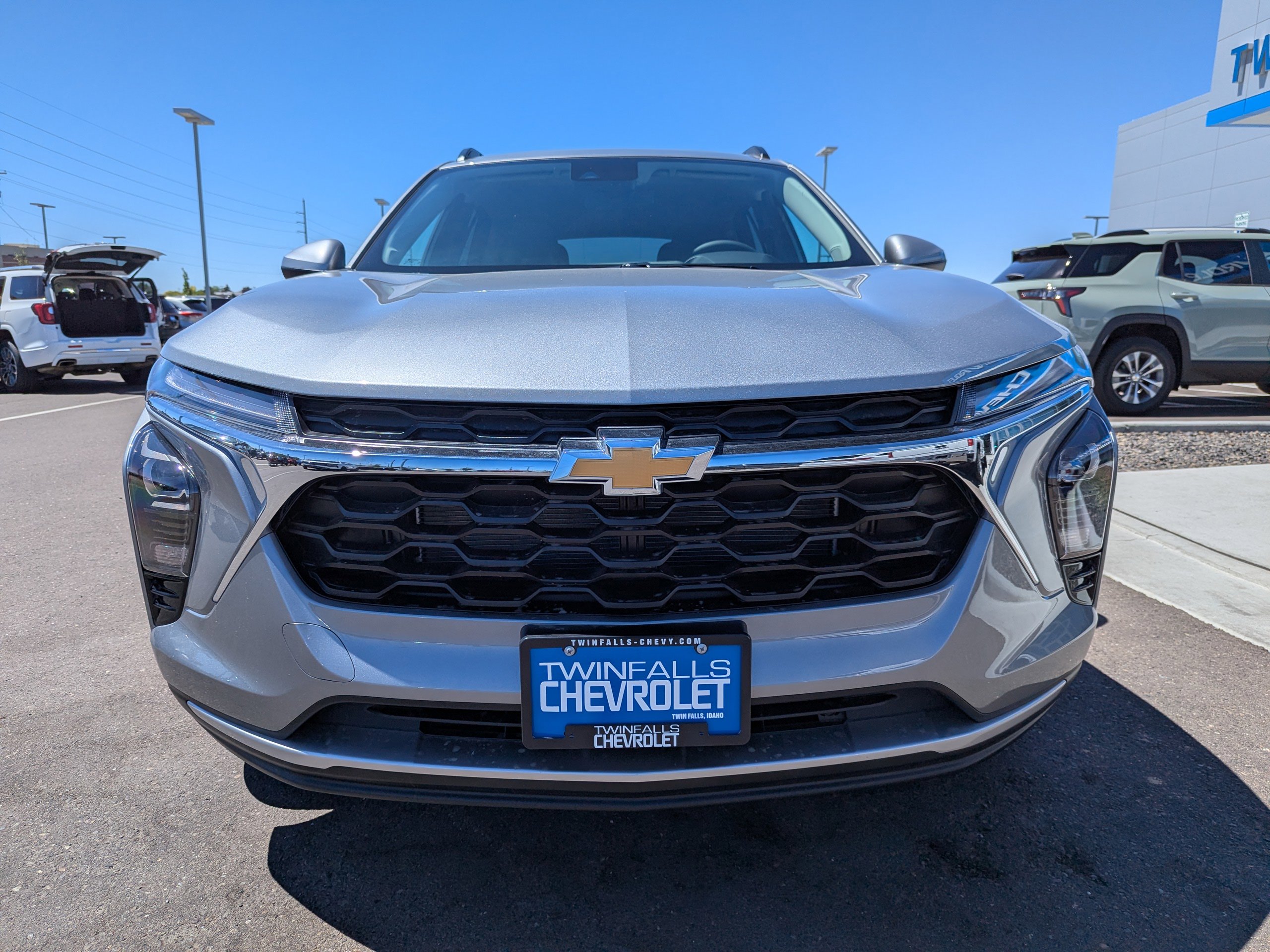 2025 Chevrolet Trax LT photo 3