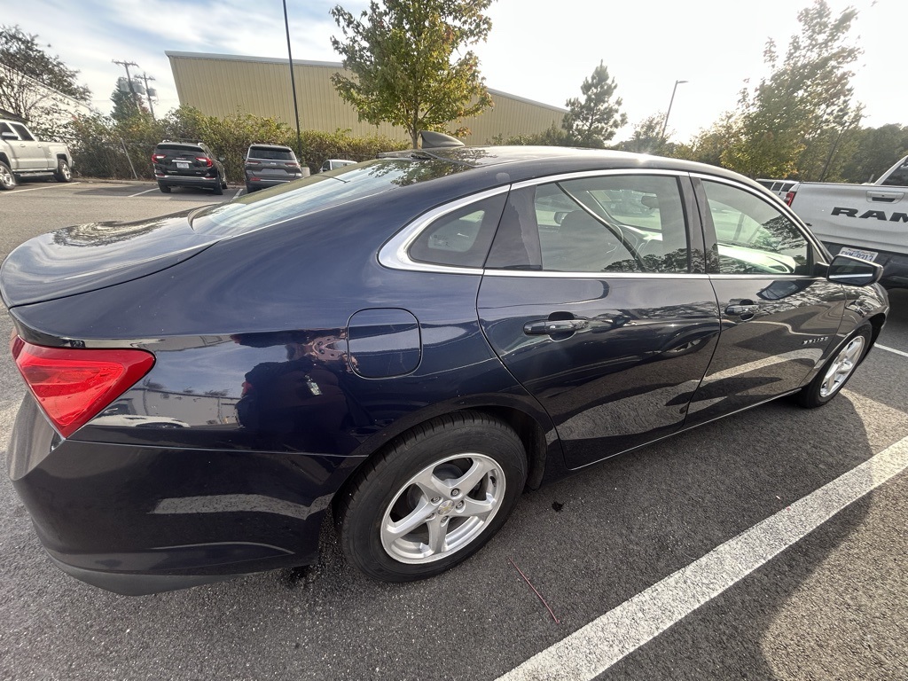2018 Chevrolet Malibu LS photo 2