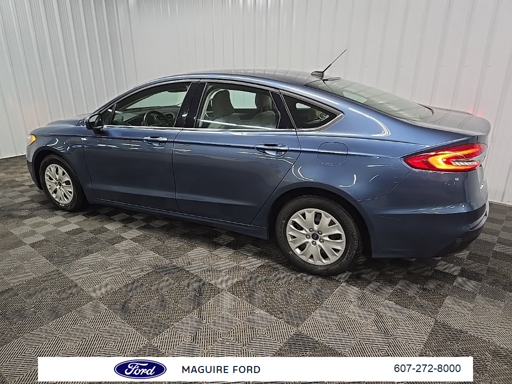 2019 Ford Fusion S photo 4