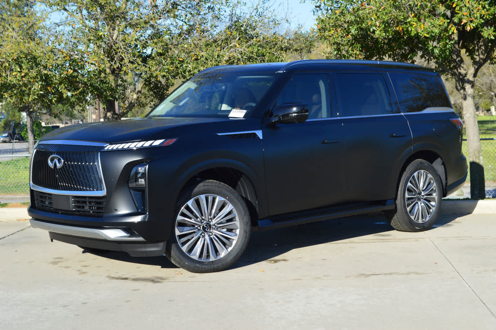 2025 INFINITI QX80 LUXE