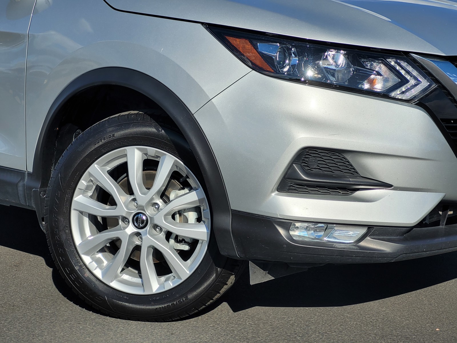 2022 Nissan Rogue Sport SV photo 3