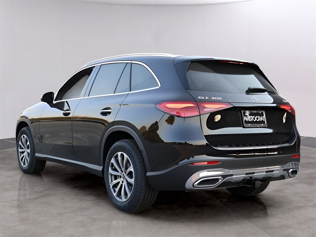 2025 Mercedes Benz GLC 300 4MATIC photo 3