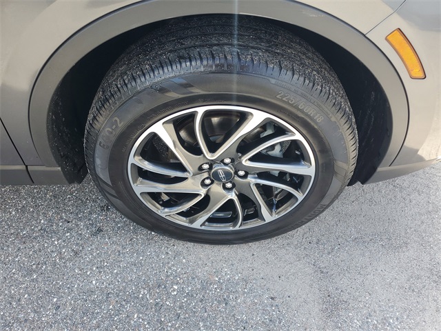 2021 Lincoln Corsair Standard photo 5