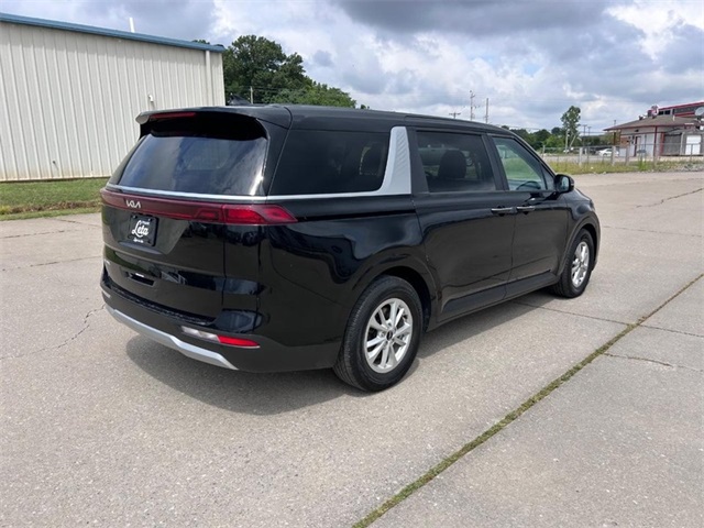 2024 Kia Carnival LX photo 2