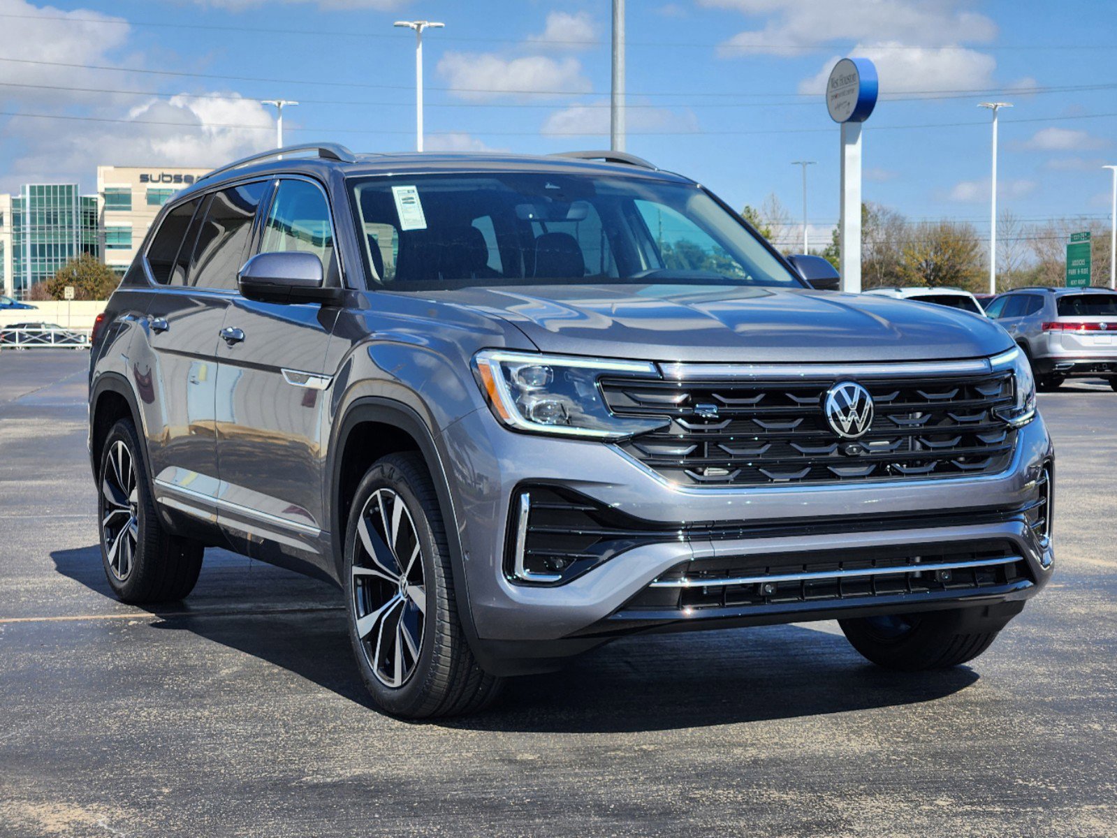 2025 Volkswagen Atlas SEL Premium R-Line photo 2