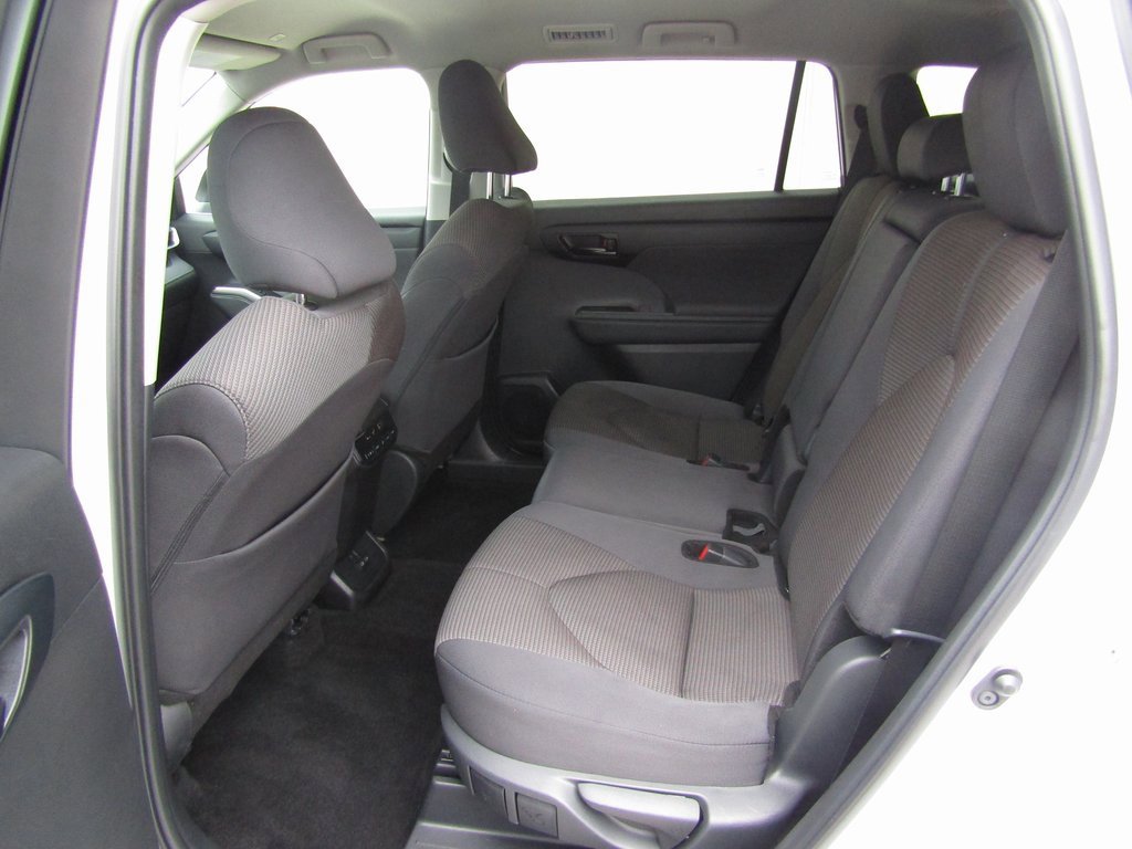 2024 Toyota Highlander LE photo 25