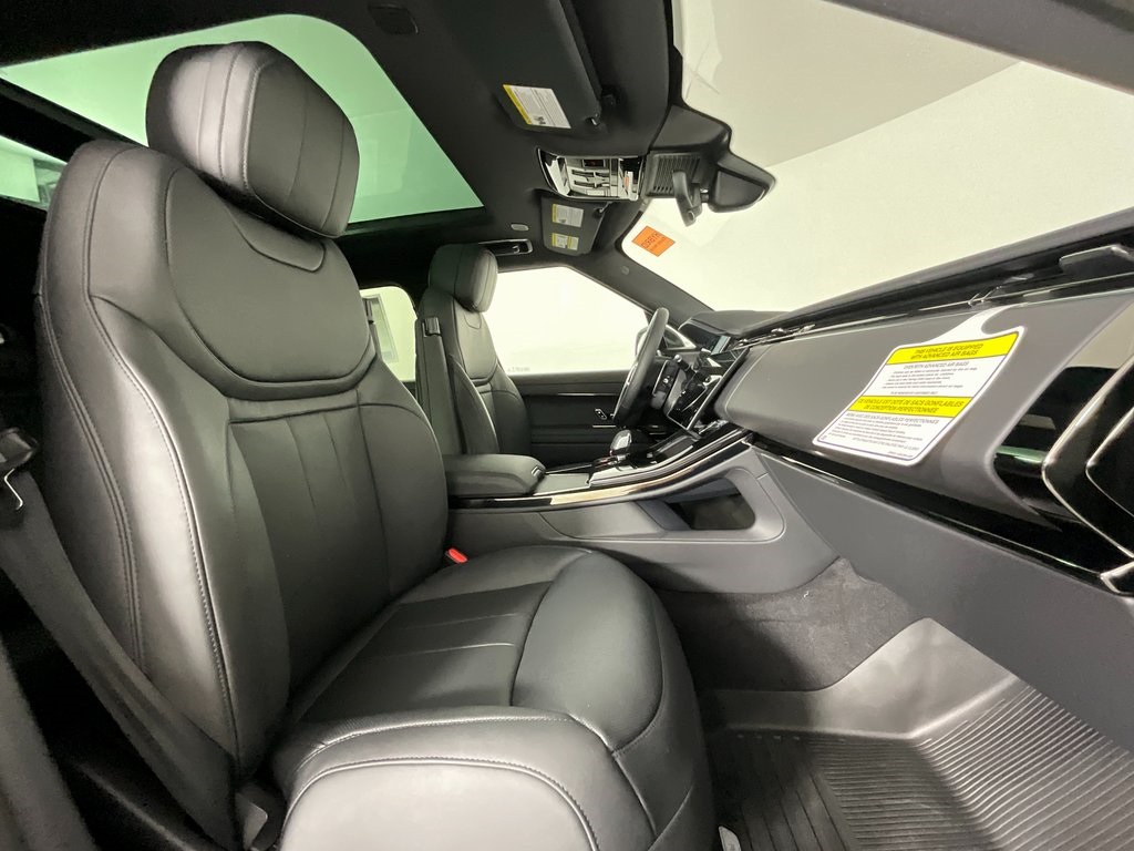 2025 Land Rover Range Rover Sport SE photo 2