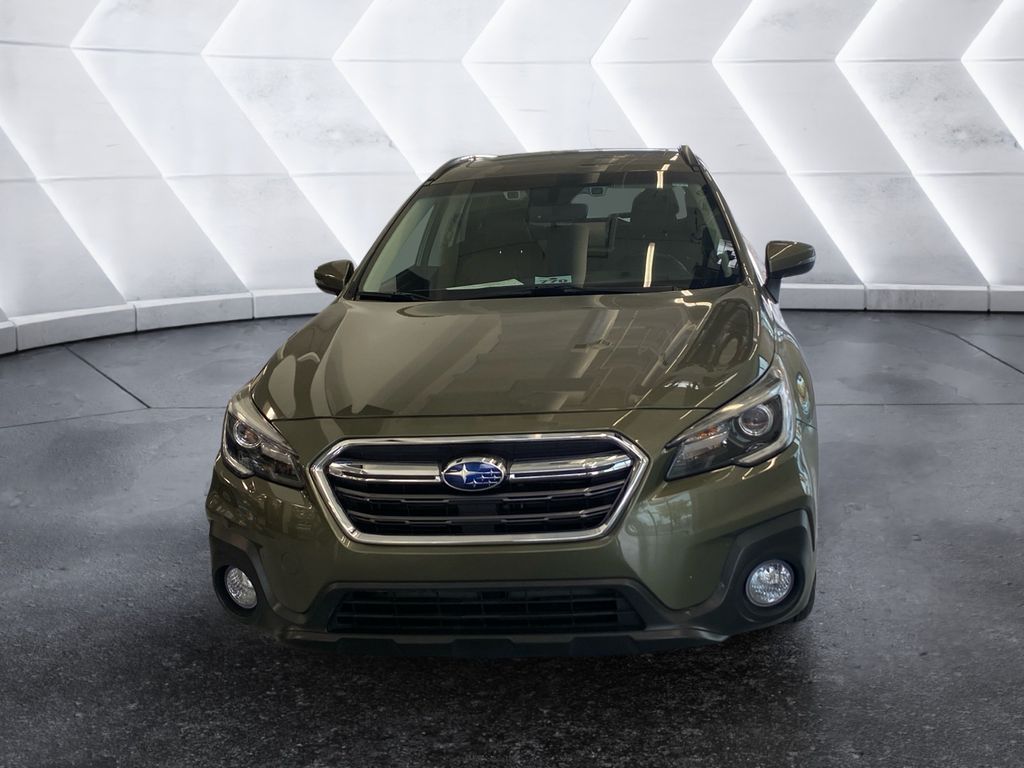 2018 Subaru Outback 3.6R Touring photo 2