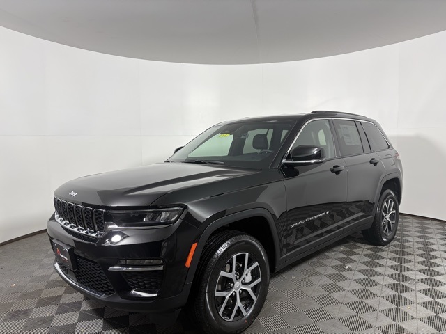 2025 Jeep Grand Cherokee Limited photo 3