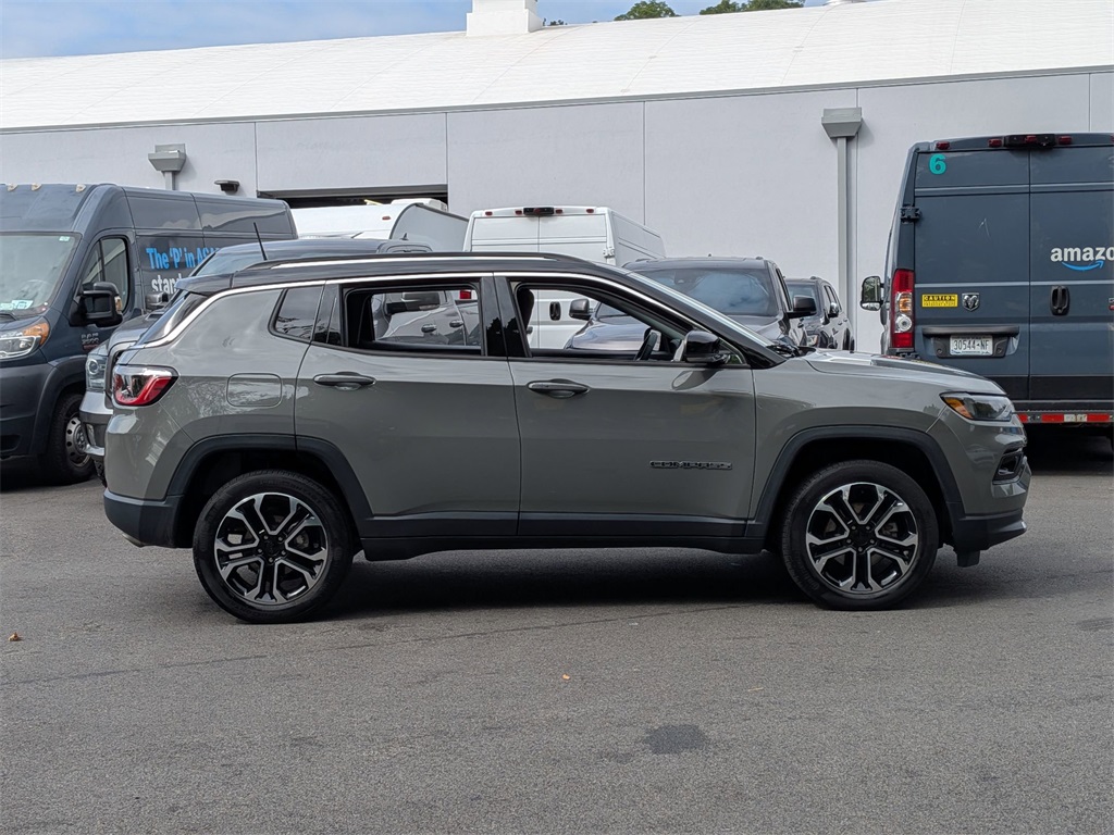2022 Jeep Compass Limited photo 2