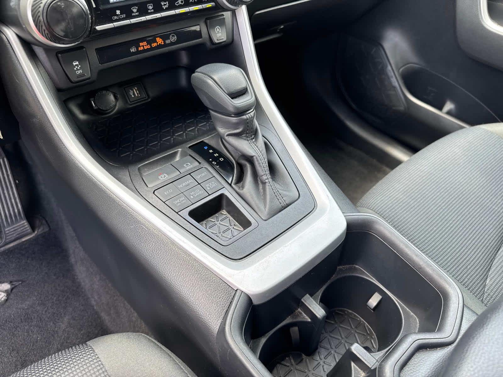 2024 Toyota RAV4 LE photo 45