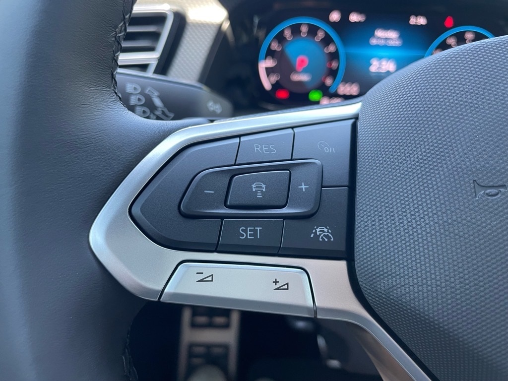 2026 Volkswagen Atlas Cross Sport SEL R-Line photo 6