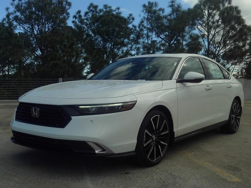 2025 Honda Accord Hybrid Touring photo 3