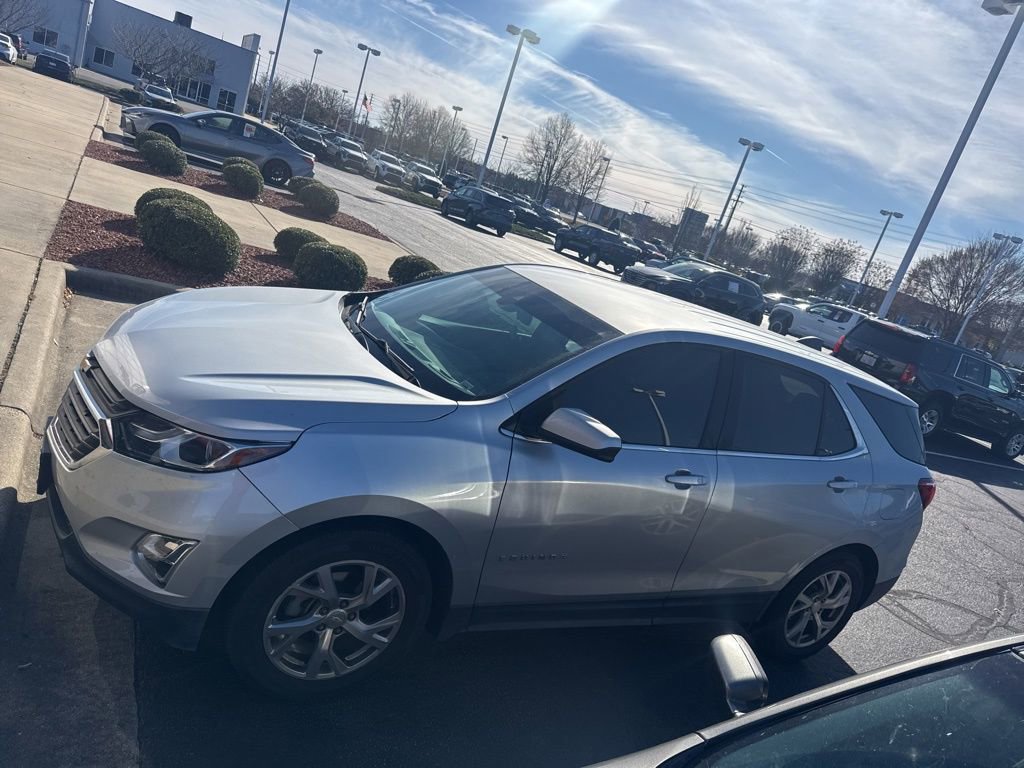 2020 Chevrolet Equinox LT photo 2