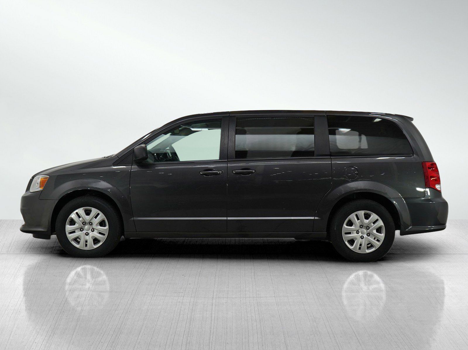 2018 Dodge Grand Caravan SE photo 2