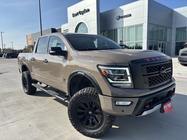 2022 Nissan Titan PRO-4X's photo