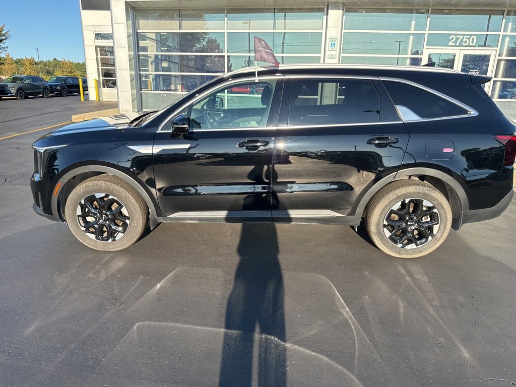 2025 Kia Sorento S photo 3