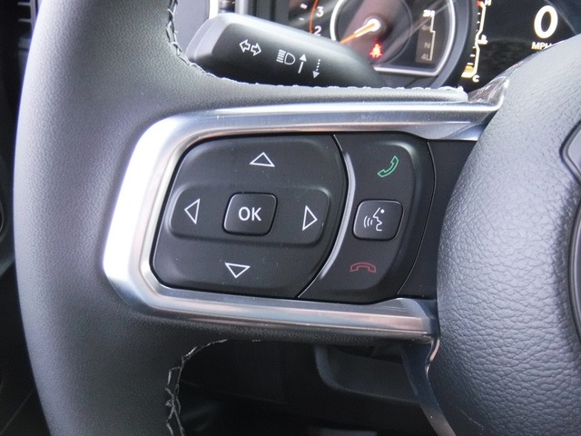 2025 Jeep Wrangler Sahara photo 30