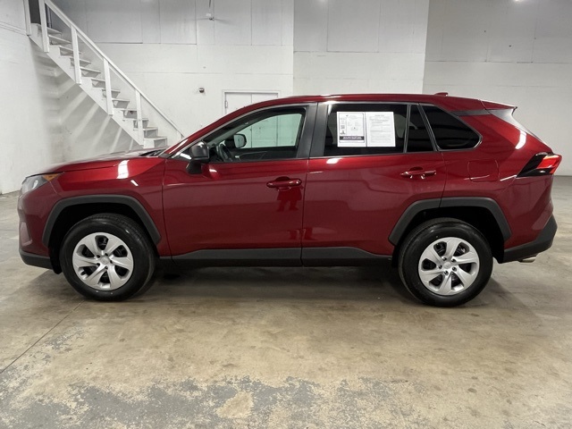 2022 Toyota RAV4 LE photo 2