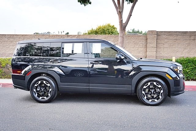 Used 2025 Black Hyundai SE image 6