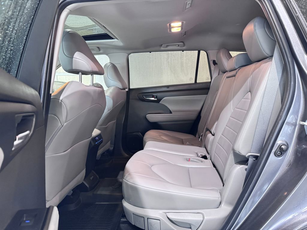 2022 Toyota Highlander Hybrid XLE photo 10