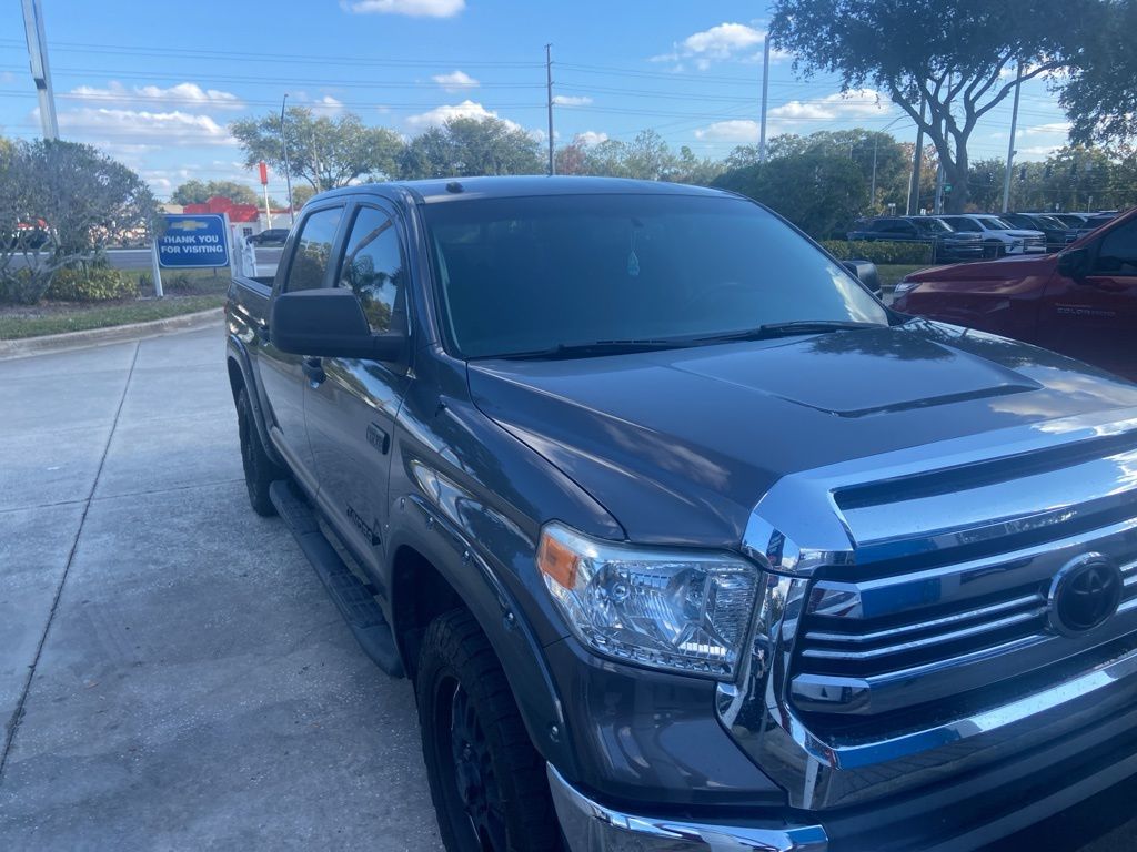 2017 Toyota Tundra SR5's photo