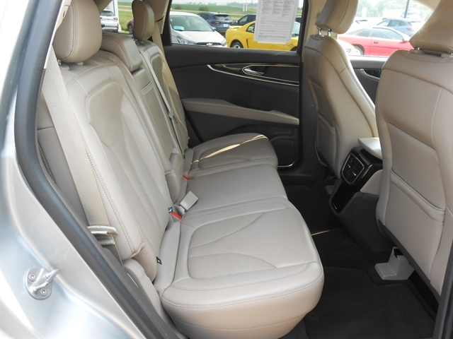 2021 Lincoln Nautilus Standard photo 3
