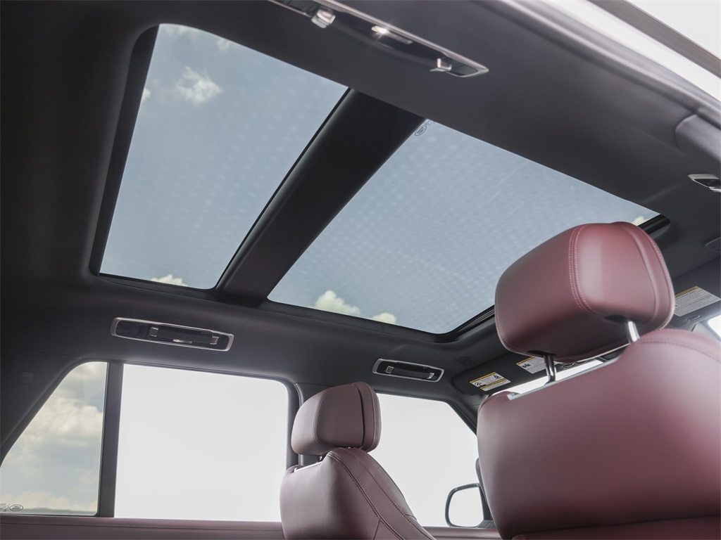 2025 Land Rover Range Rover SE photo 31