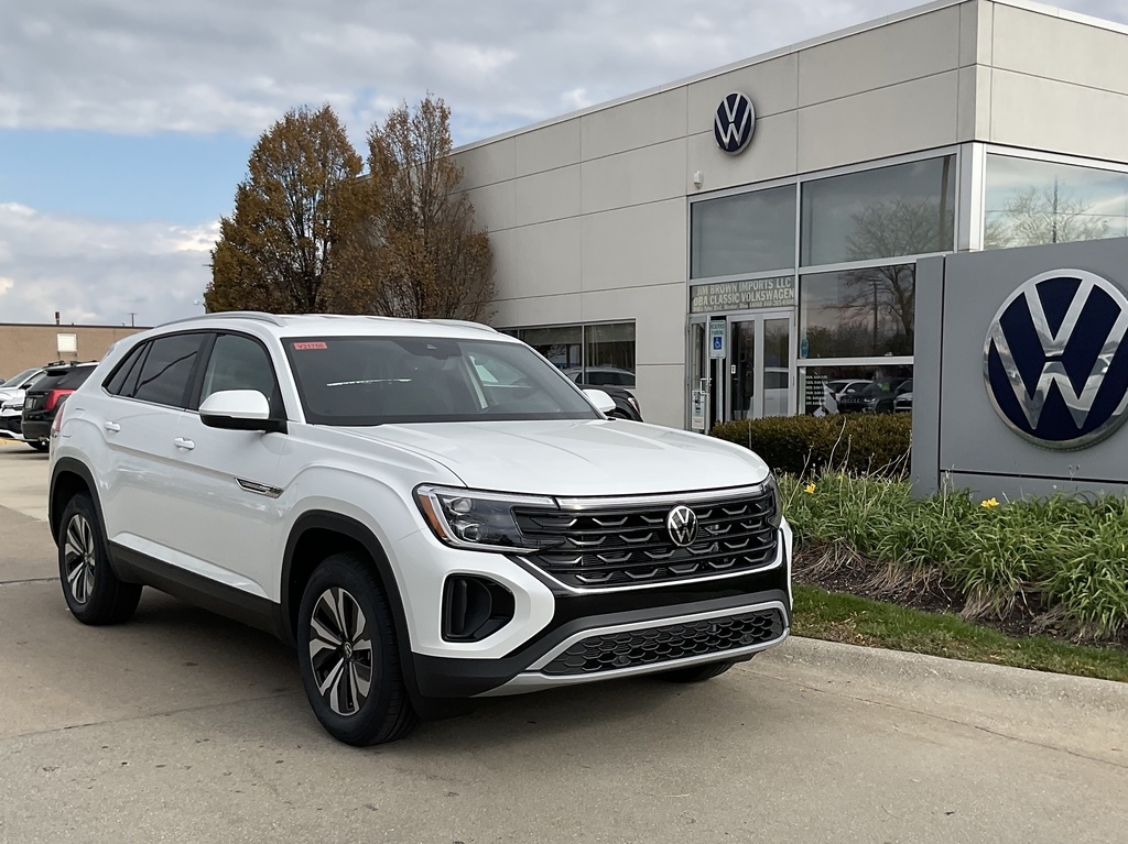 2026 Volkswagen Atlas Cross Sport SE's photo