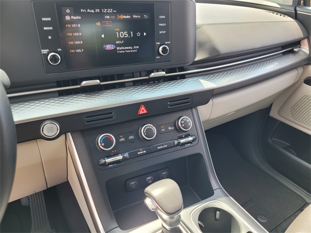 2024 Kia Carnival LX photo 18