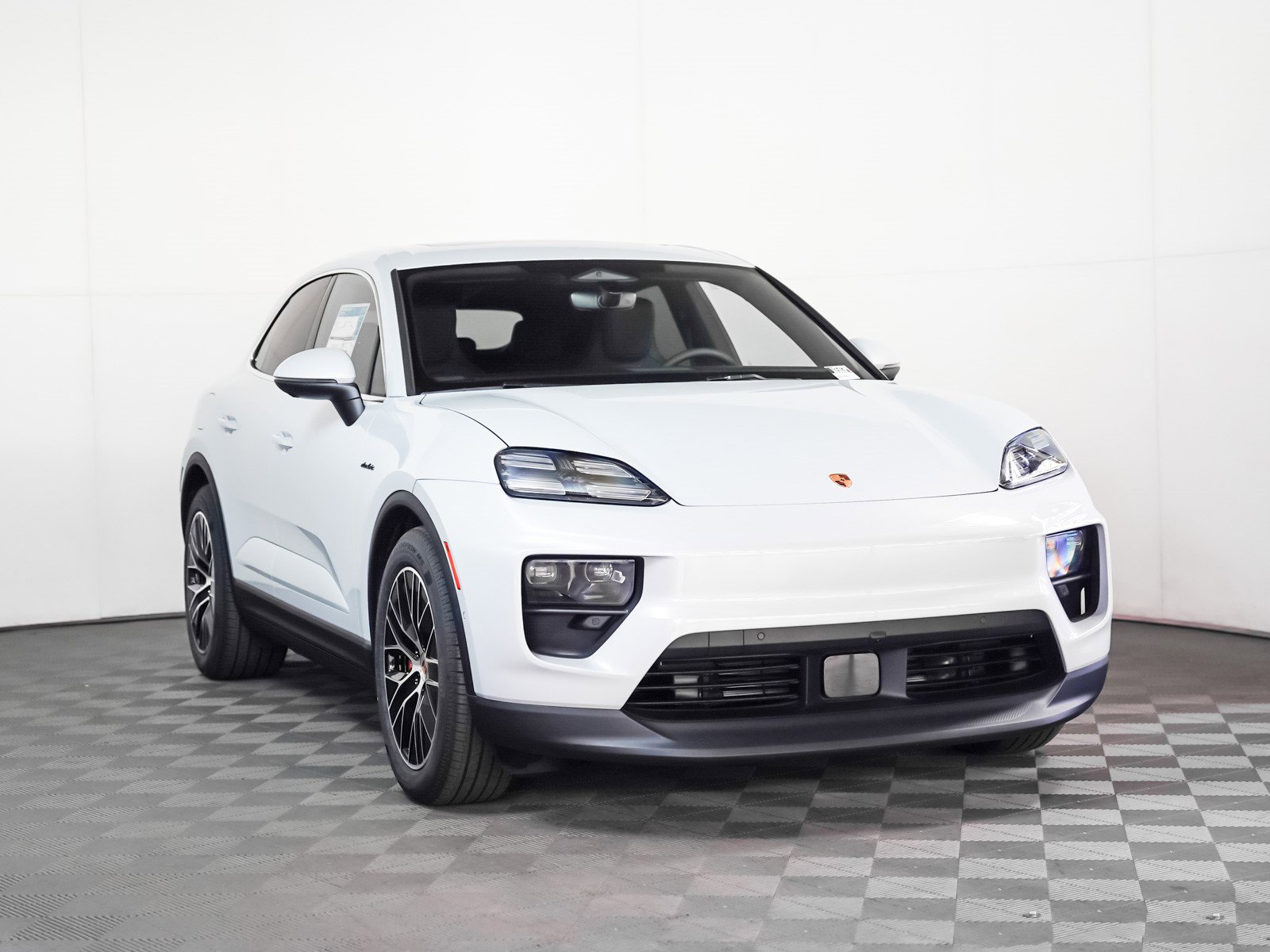 2025 Porsche Macan Electric photo 8