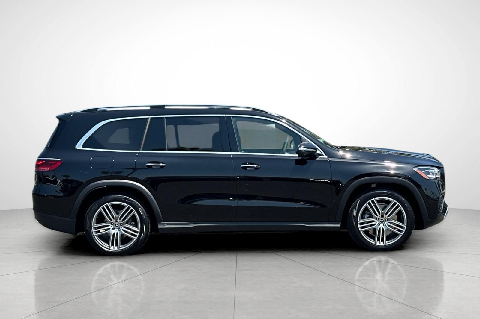 2025 Mercedes Benz GLS 450 4MATIC photo 31